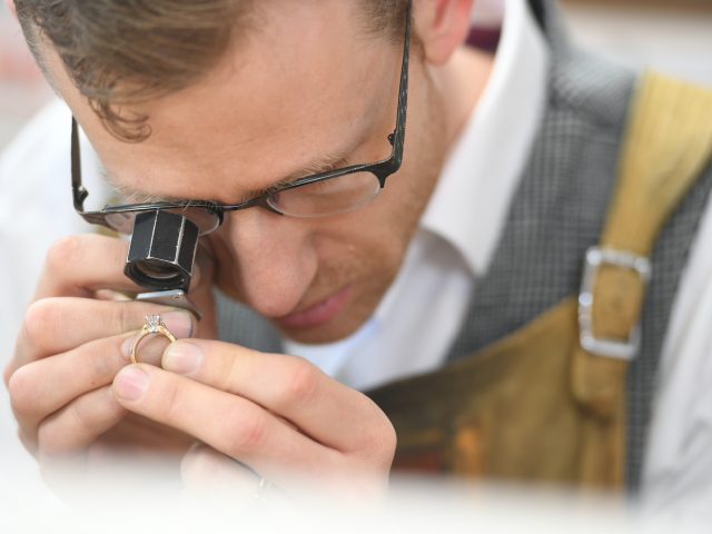 Grund Designer Goldsmith